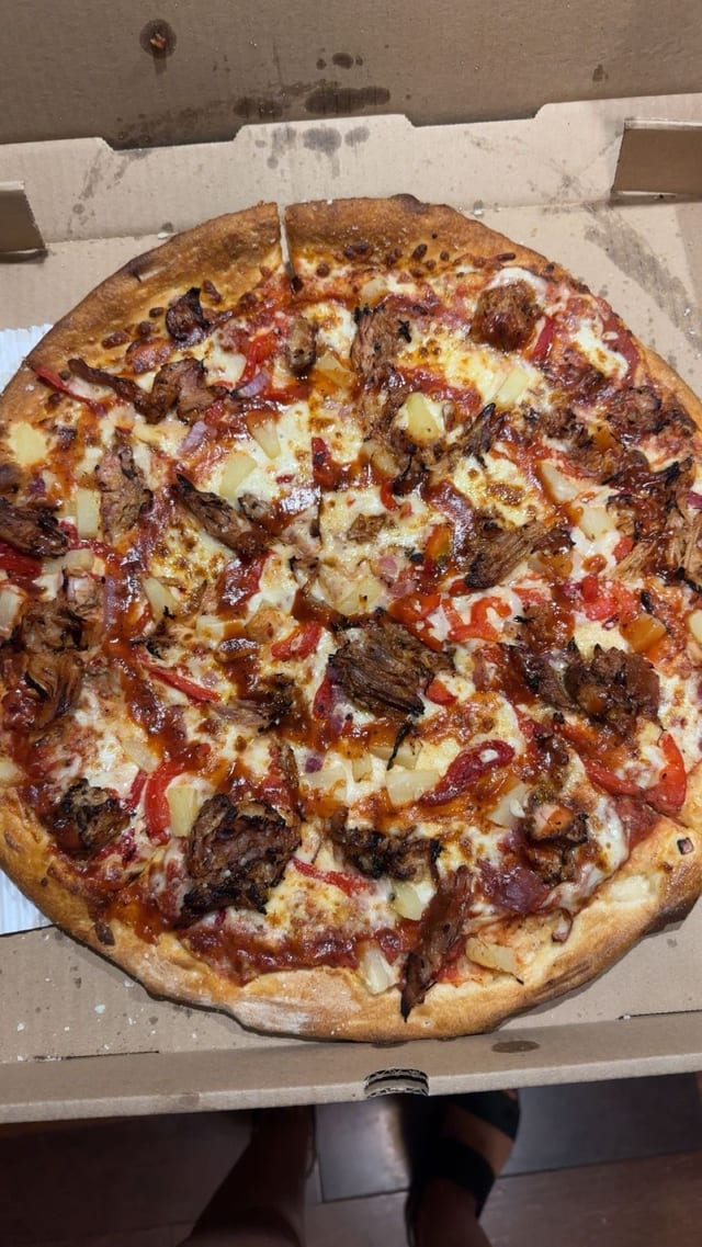 16" Farmhouse Pulled Pork Pizza.